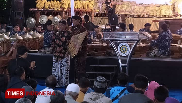 Wayang Kulit Dalang Ki Seno Nugroho Meriahkan Puncak Milad ke-59 UAD