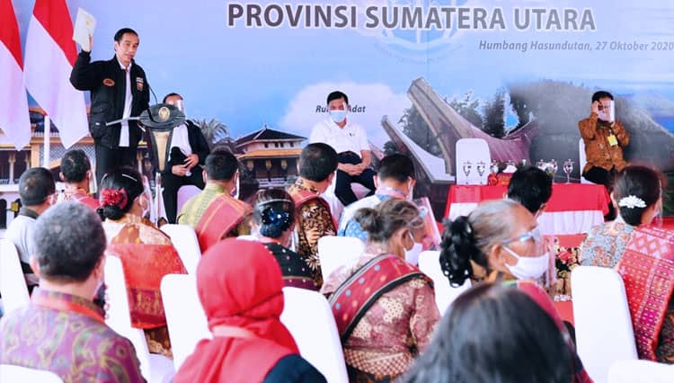 Presiden RI Jokowi Serahkan 22.007 Sertifikat Tanah di Humbang Hasundutan