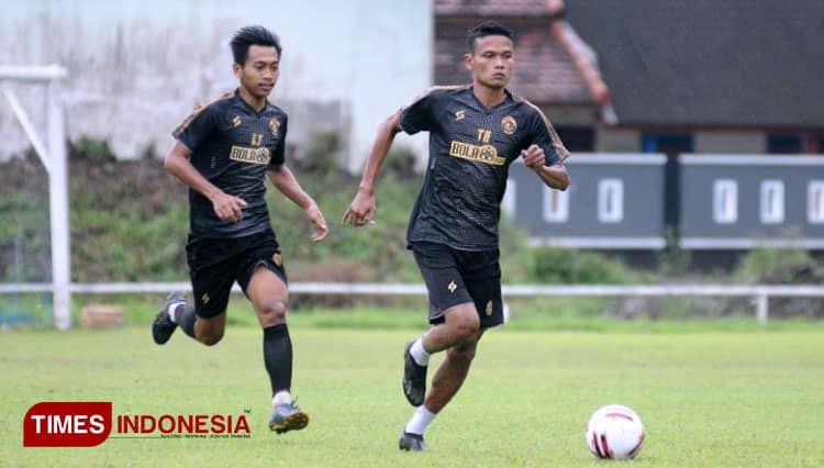 Arema FC Datangkan Anggota Polisi untuk Isi Bek Tengah