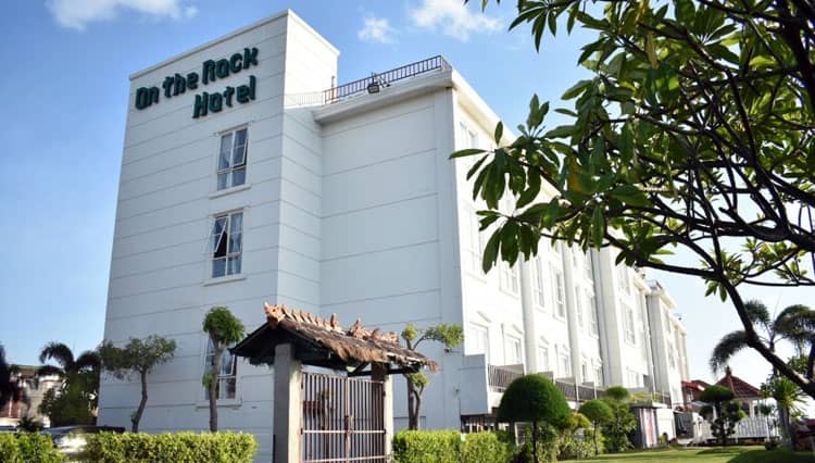 Enjoy the Beauty of Teluk Kupang Beach from On The Rock Hotel