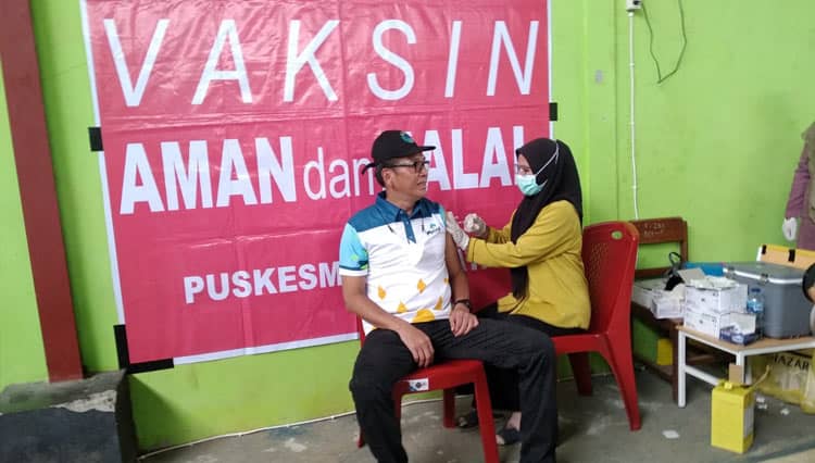 Bupati Morotai Prakarsai Vaksin Booster Covid-19 saat Penyerahan Sertifikat Cakades