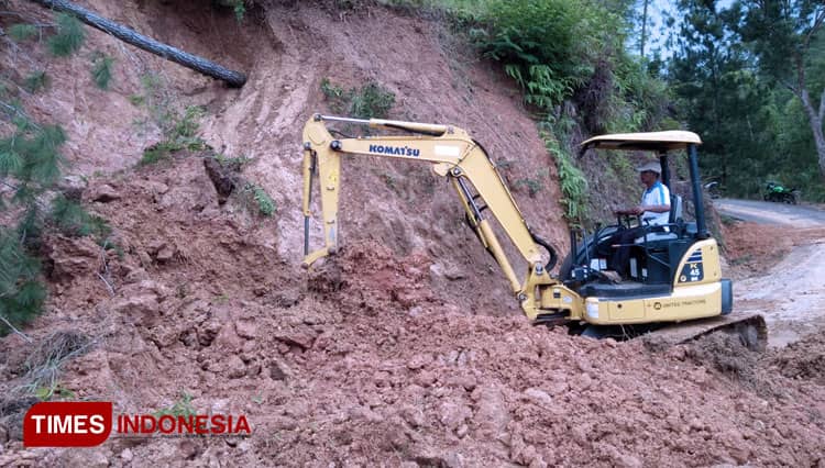 Pasca Longsor, Jalan Penghubung Tulakan-Tegalombo Pacitan Belum Normal