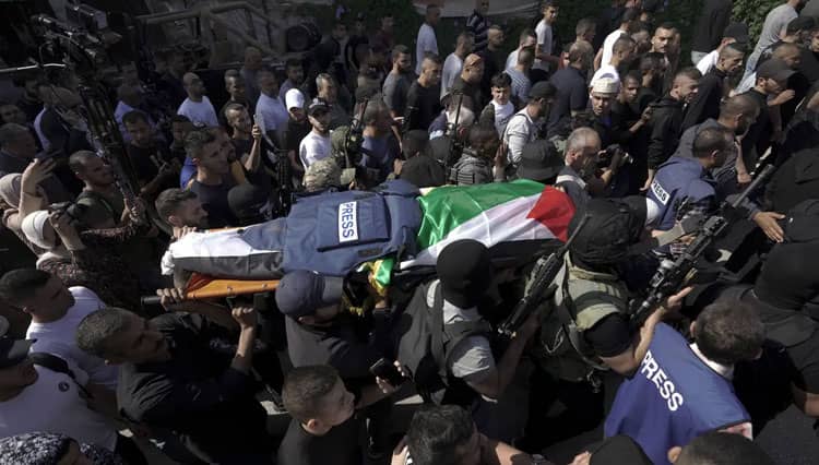 Ribuan Warga Palestina Menyambut Jenazah Jurnalis Shireen Abu Akleh