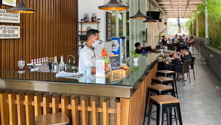 Sensasi Robusta Premium di KopiKOE Cafe Java Lotus Hotel Jember