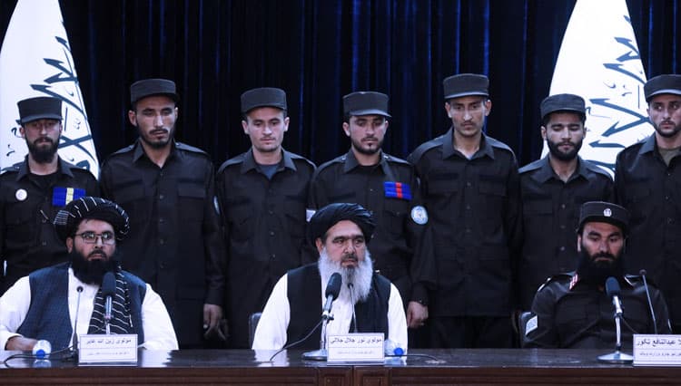 Taliban Perkenalkan Seragam Baru Polisi Afghanistan