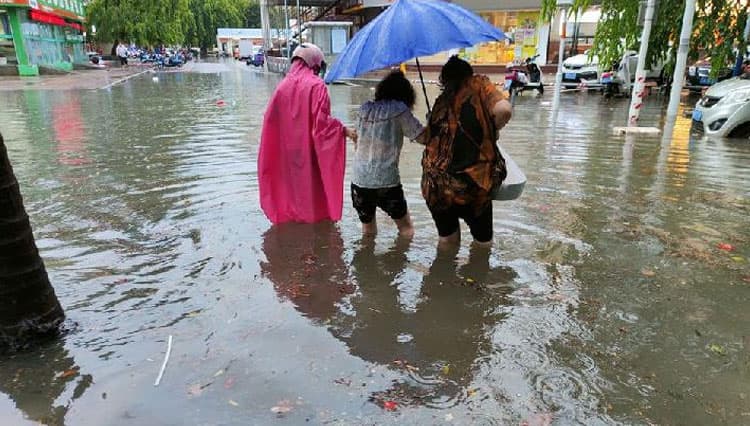 Topan Chaba Merusak Berbagai Fasilitas di Cina