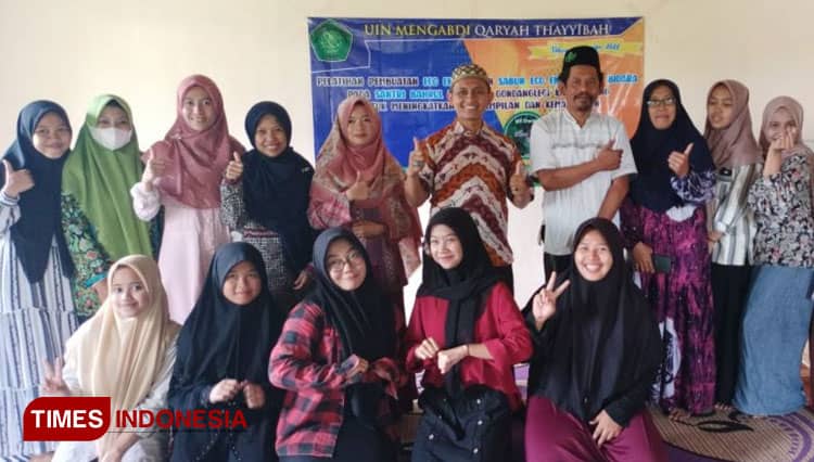Dosen UIN Maliki Malang Ajarkan Santri Buat Sabun Herbal Menggunakan Eco-Enzym
