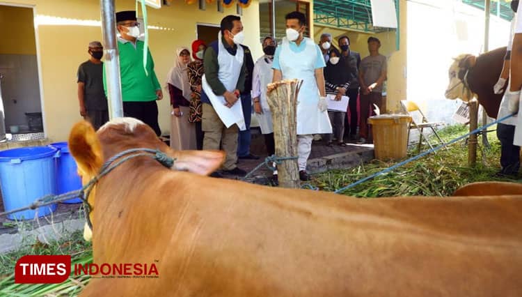 Plt Gubernur Jatim Emil Dardak Tinjau RPH Pegirian