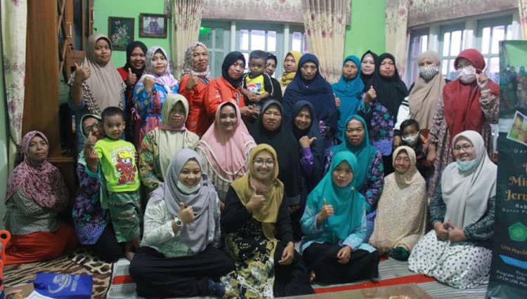 Tim Qaryah Thayyibah UIN Maliki Malang Bantu Petani Jeruk Kembangkan Hasil Panen