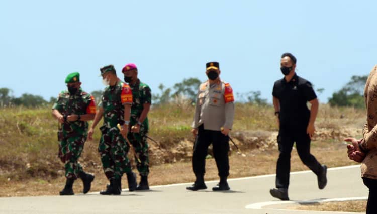 Sambangi Tiakur, Presiden RI Jokowi Sempatkan Kunjungi Embung Kerbau