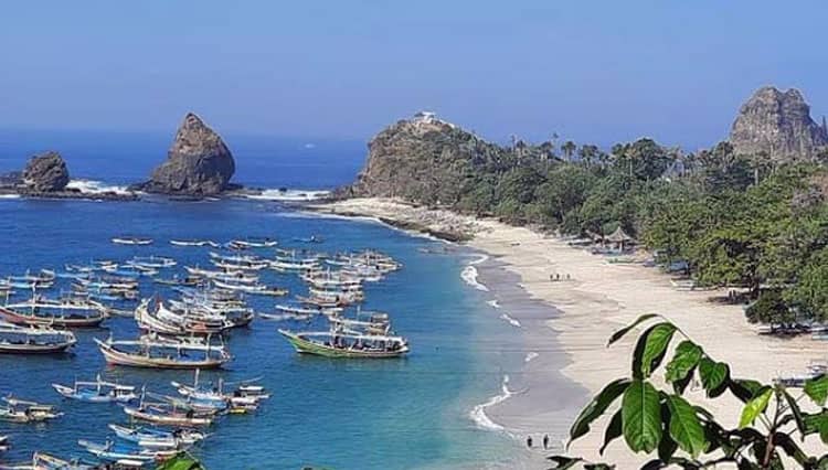 Enjoy the Beauty of The Big Old Blue at Papuma Beach Jember