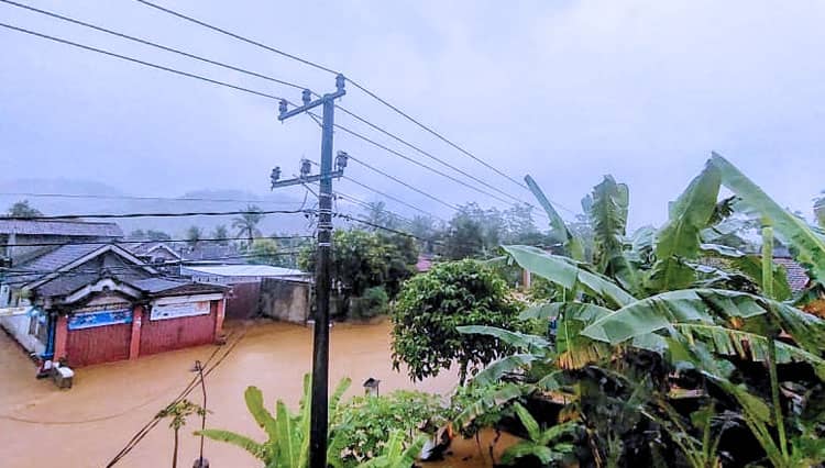 Hujan Semalaman, Sejumlah Daerah di Kabupaten Pacitan Dilanda Banjir dan Tanah Ambles