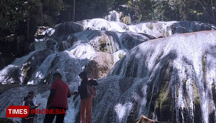 Pesona Alam Air Terjun Saluopa di Poso Sungguh Memukau