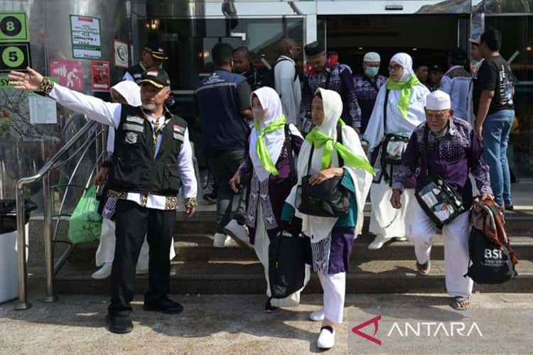 Jemaah Kembali Diingatkan untuk tidak Memasukkan Air Zamzam ke Koper