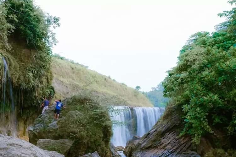 Menjelajahi Pesona Wisata Air Terjun dan Air Panas di Bojonegoro