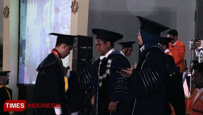 Niswatus Dinobatkan Sebagai Wisudawan Terbaik UAD