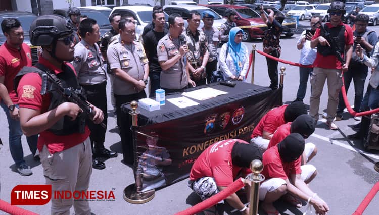 Polrestabes Surabaya Amankan Komplotan Penggelapan Mobil Rental