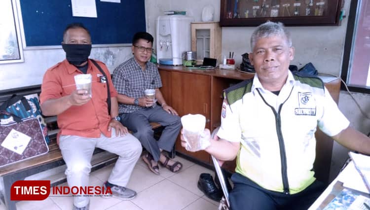Pandemik Covid- 19, UWG Malang Berikan Asupan Gizi Bagi Karyawan
