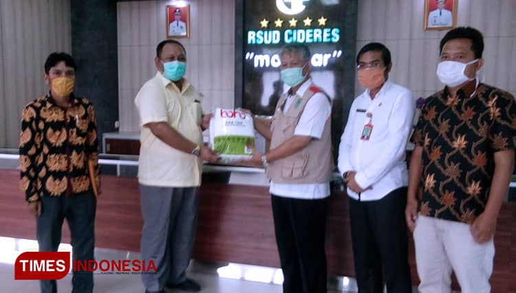 Partai Golkar Salurkan Bantuan APD ke RSUD Cideres Majalengka