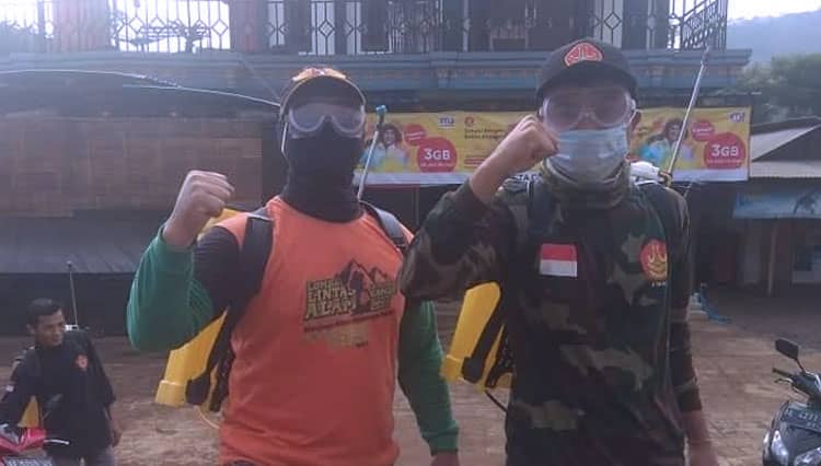 GP Ansor Ranting Gajah Ponorogo Lakukan Penyemprotan Disinfektan