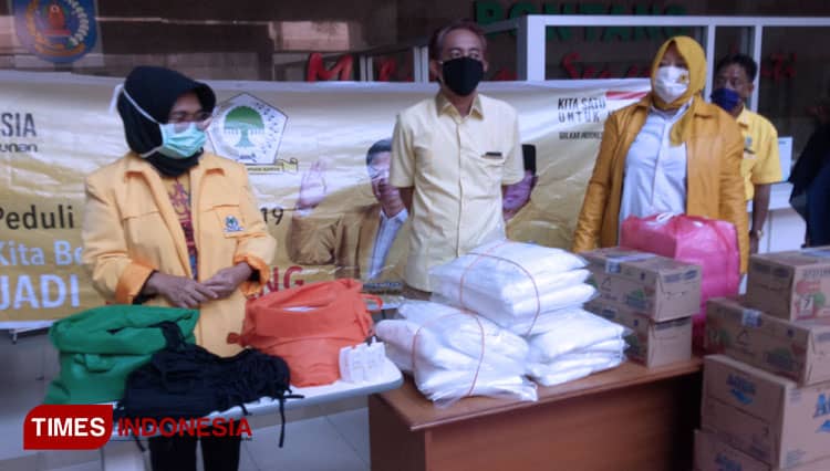 Golkar Bontang Bagikan APD dan Ribuan Paket Sembako