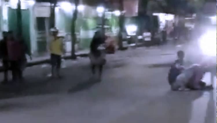 Sejumlah Karyawan Toko Pakaian di Bondowoso Tiba-Tiba Kesurupan Massal