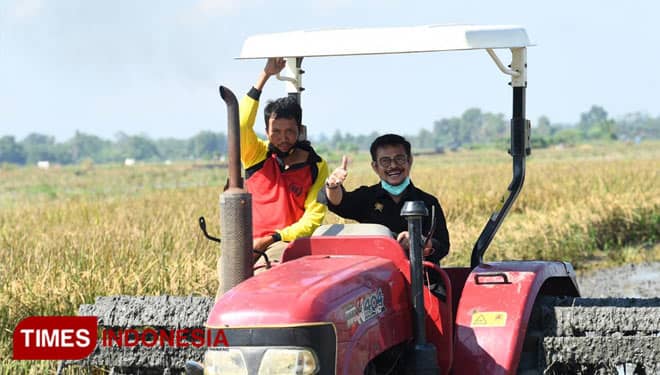 Mentan RI Syahrul Yasin Limpo Panen dan Percepat Tanam Padi di Cilacap