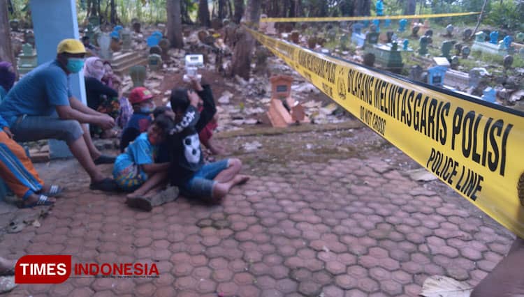 Keperluan Otopsi, Polisi Bongkar Makam Takmir Masjid Desa Serah Gresik