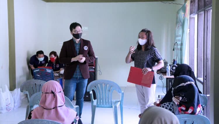 Universitas Ciputra Surabaya Bantu Masyarakat Ubah Sampah Jadi Barang Bernilai