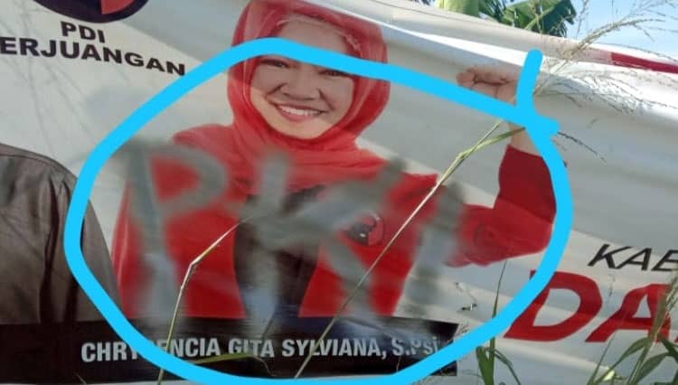 APK Paslon Nomor 2 Pilbup Bandung Dicoret dengan Tulisan PKI