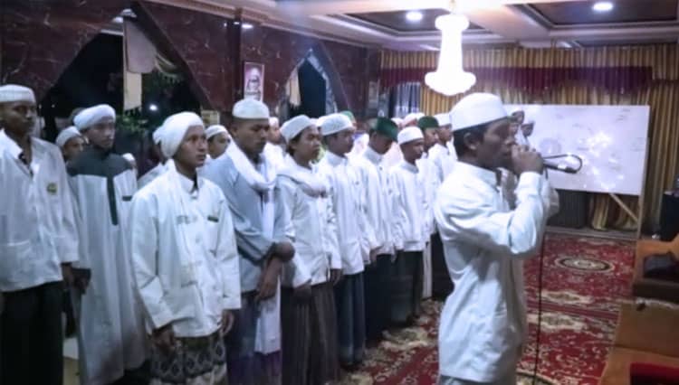 Ahli Fiqih: Azan yang Diselipkan Kata ‘hayya ala al-jihad’ Hukumnya Haram
