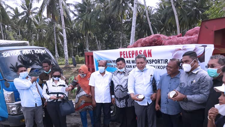Disnakertrans Malut Ekspor 10 Ton Kopra Putih Milik Petani Binaan