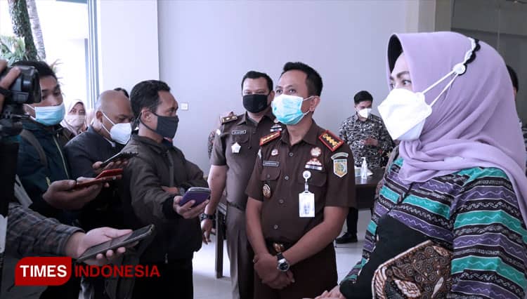 Wali Kota Batu Dewanti Rumpoko Minta Jam Malam Diundur