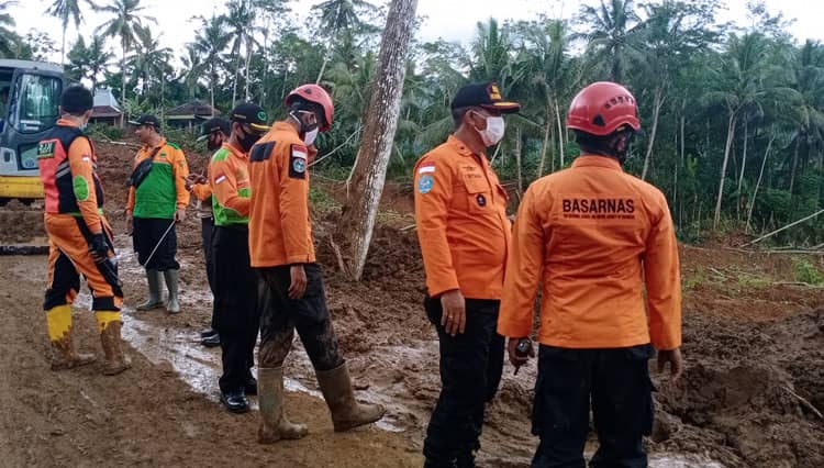 Satu Korban Longsor Kebumen Belum Ditemukan, Tim SAR Gabungan Terus Lakukan Pencarian