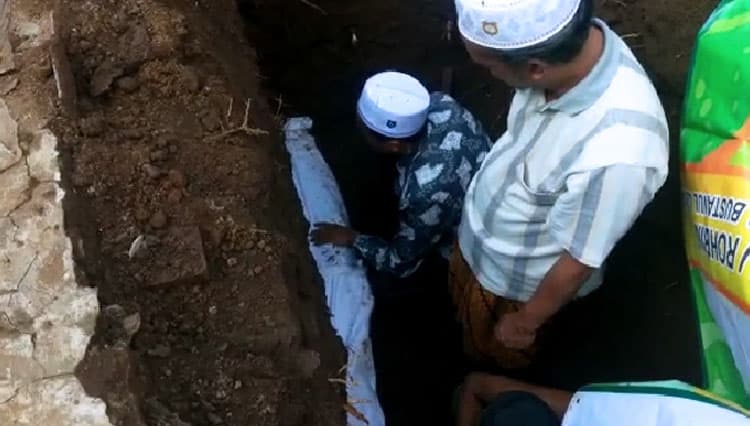 Meninggal Empat Tahun Lalu, Jasad Kiai di Bondowoso Ini Masih Utuh
