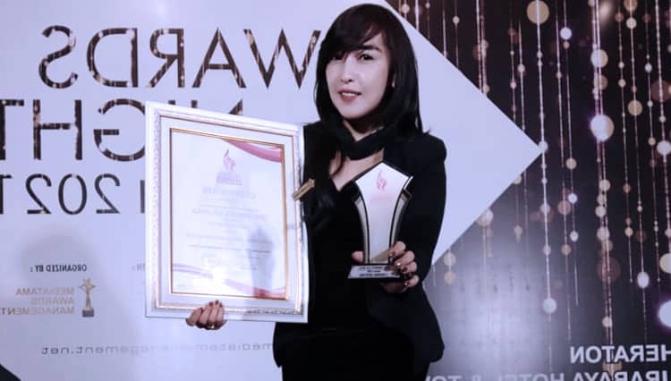 Deny Suksesti Raih Penghargaan Successful Woman Entrepreneur 2021
