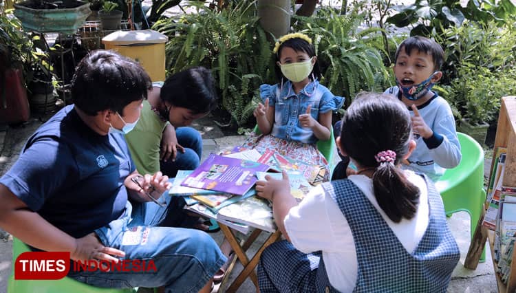 Mengenal Perpustakaan Herbal Nginden Surabaya yang Menjadi Oase bagi Lingkungan Sekitar
