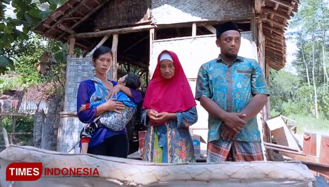 Satu Keluarga di Probolinggo Hidup Berhimpitan di Gubuk Bambu, Satu Anak Alami Gizi Buruk