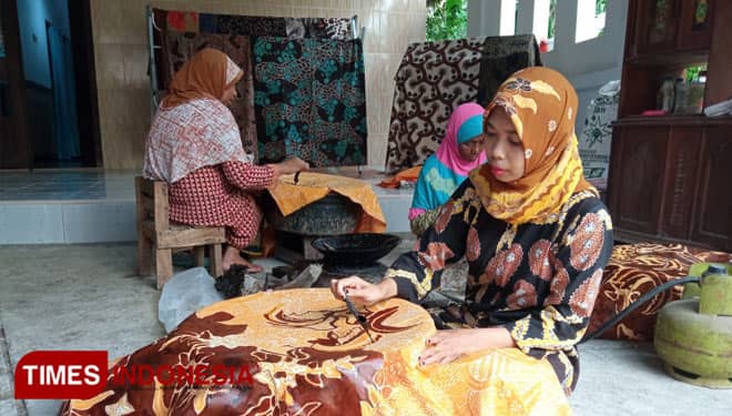 Di Tengah Pandemi, Perajin Batik Pamekasan Tetap Membatik