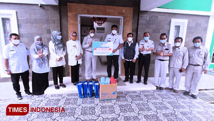 PT KMI Beri 500 Paket Bantuan Vitamin dan Suplemen Bagi Nakes dan Warga Isoman