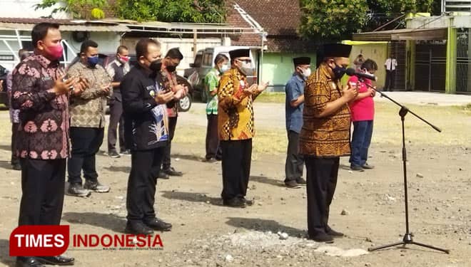Datangi RSD dr Soebandi, Bupati Jember Ikut Salat Jenazah Dua Nakes yang Gugur