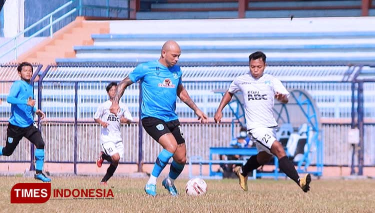 Ivan Carlos Hattrick, Begini Komentar Pelatih Persela