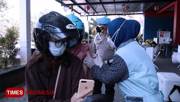 Pelajar di Malang Ini Akhirnya Bisa Vaksin Usai Gagal Akibat NIK Terpakai