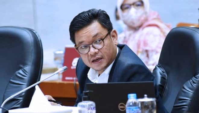 Salurkan Bantuan di Bandung, Ace Hasan Syadzily Luruskan Informasi Sesat Soal Dana Haji