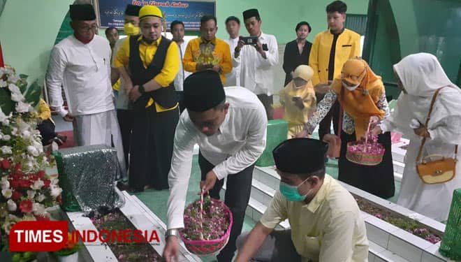 Doakan Pilkades Serentak Berlangsung Damai, Politisi Golkar Ziarah ke Makam Ki Ronggo