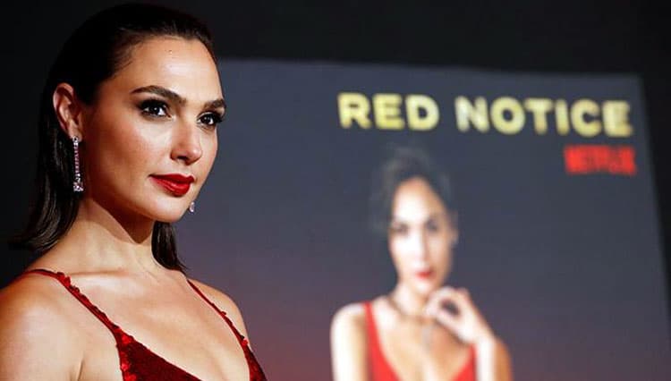 Gal Gadot Buktikan Diri Mampu Berperan Antagonis di Red Notice
