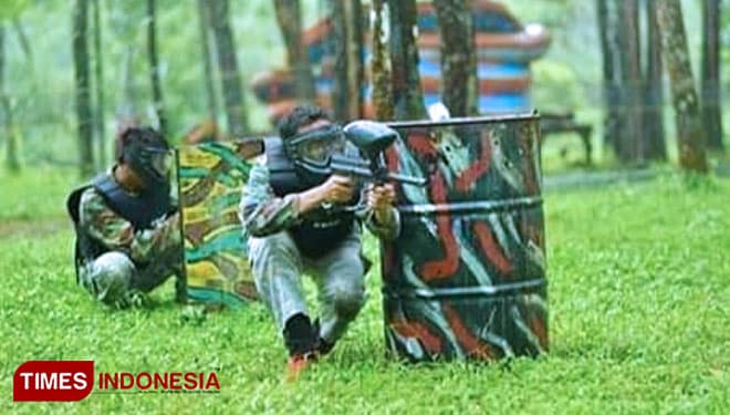 Serunya Bertempur Ala Militer di Wahana Paintball Pinus Camp Songgon Banyuwangi