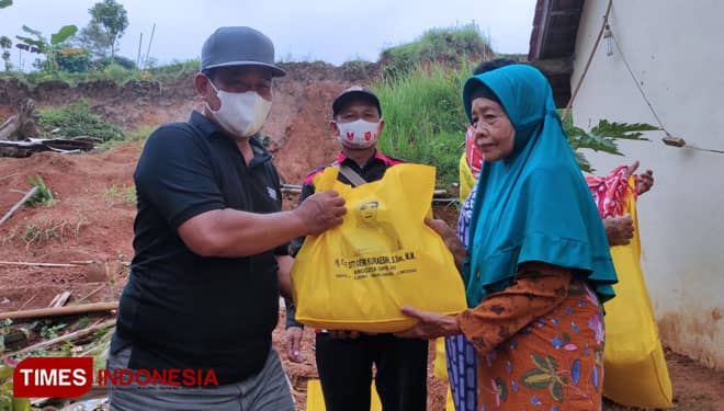 Anggota Komisi VIII DPR RI Bantu Korban Longsor di Majalengka