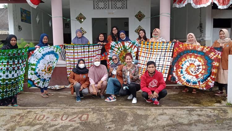 Pelatihan Batik Shibori di Kaki Gunung Wedon Bagi Para Disabilitas Jelang HDI 2021