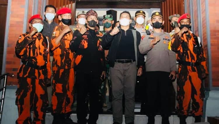 Pemuda Pancasila Kabupaten Malang Bantu TNI dan Polri Amankan Tahun Baru